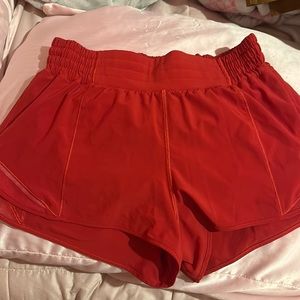 Lululemon hotty hot shorts 2.5 (high rise) in dark red ❤️ size 8